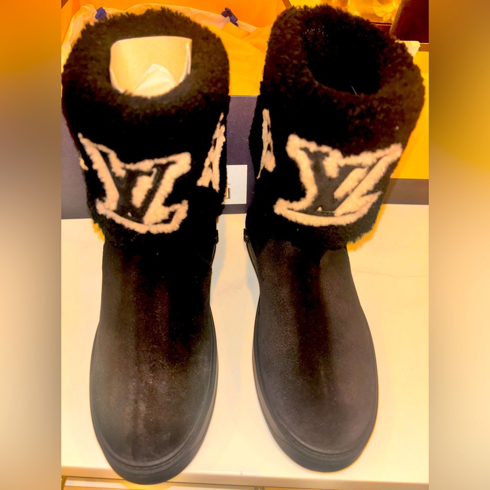 Brand new authentic shearling Louis Vuitton boots